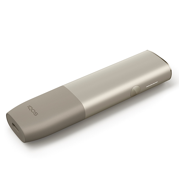 IQOS ILUMA ONE Pebble Beige + bis zu 60 TEREA Sticks nach Registrierung* bei IQOS liegend IQOS ILUMA ONE Pebble Beige + bis zu 60 TEREA Sticks nach Registrierung* bei IQOS liegend