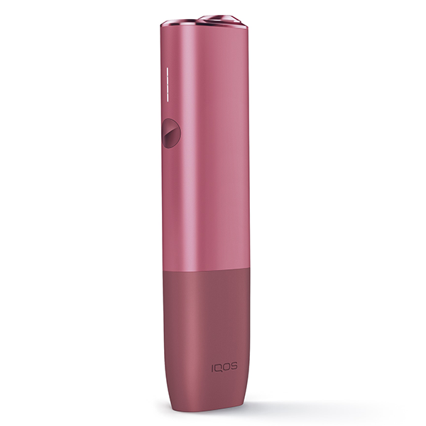 IQOS ILUMA ONE Sunset Red + bis zu 60 TEREA Sticks nach Registrierung* bei IQOS ausgepackt seitlich IQOS ILUMA ONE Sunset Red + bis zu 60 TEREA Sticks nach Registrierung* bei IQOS ausgepackt seitlich