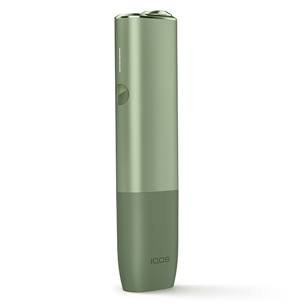 IQOS ILUMA ONE Moss Green + bis zu 60 TEREA Sticks nach Registrierung* bei IQOS ausgepackt seitlich IQOS ILUMA ONE Moss Green + bis zu 60 TEREA Sticks nach Registrierung* bei IQOS ausgepackt seitlich