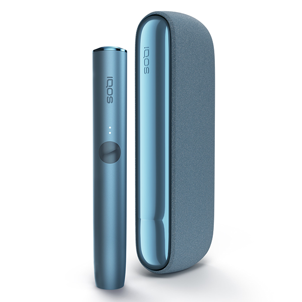 IQOS ILUMA Azure Blue + bis zu 60 TEREA Sticks nach Registrierung* bei IQOS ausgepackt frontal IQOS ILUMA Azure Blue + bis zu 60 TEREA Sticks nach Registrierung* bei IQOS ausgepackt frontal